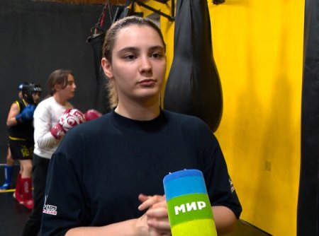 فازت إميلي رزاييفا البالغة من العمر ستة عشر عامًا من أذربيجان بأكثر من 50 ميدالية في العديد من الألعاب الرياضية